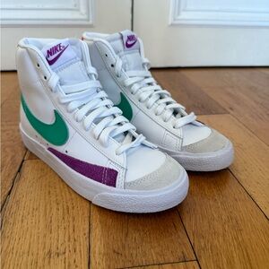 NIKE Blazers Mid ‘77 women’s size 6